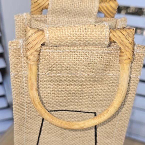 Burlap Wine Bottle Gift Bag with Bamboo Handles & Thomas Jefferson Quote - Picture 6 of 8
